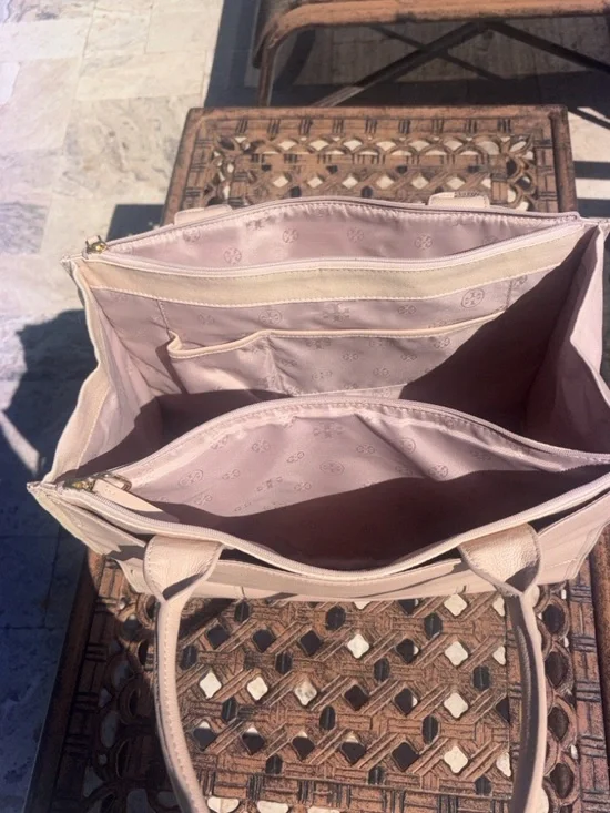 Tory Burch Blush Pebbled Leather Tote with Logo Medallion EUC - Picture 7 of 8